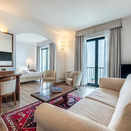 Hotel Capri 4*
