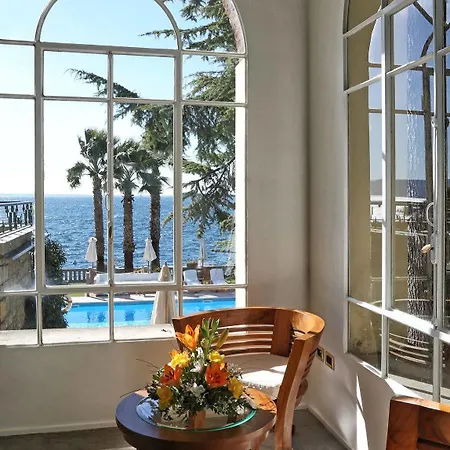 Capri Hotel 4*