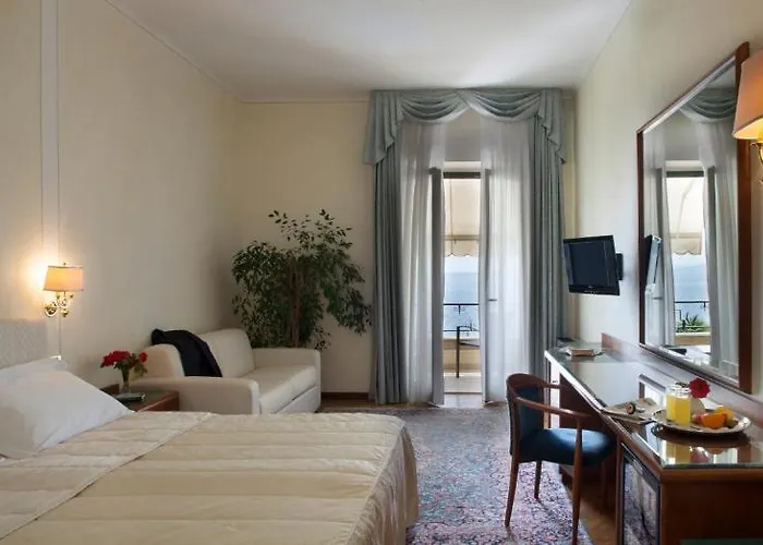 Capri 4*