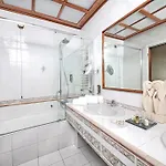 Ξενοδοχείο Capri Gardone Riviera