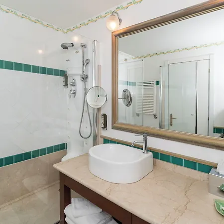 Capri 4* Gardone Riviera