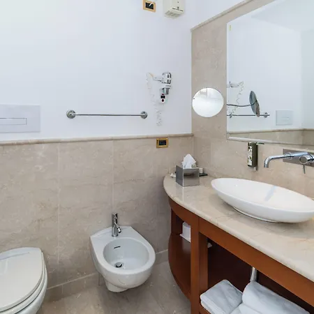 Capri Hotel 4*