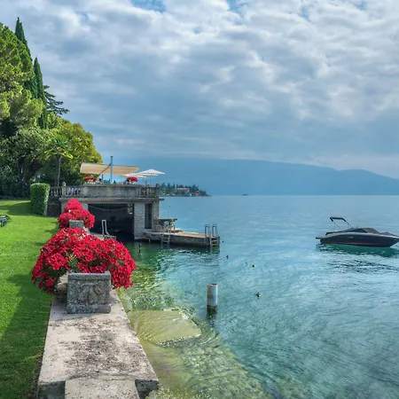 Capri 4*