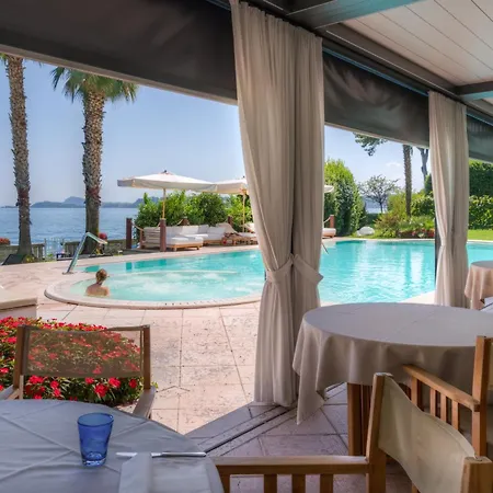 Hotel Capri Gardone Riviera