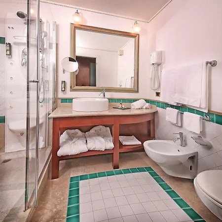 Hotel Capri 4*
